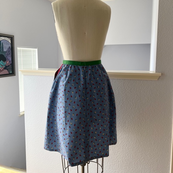 Novelty Skirt with Ladybugs and Daisy print, Size M - Picture 3 of 5